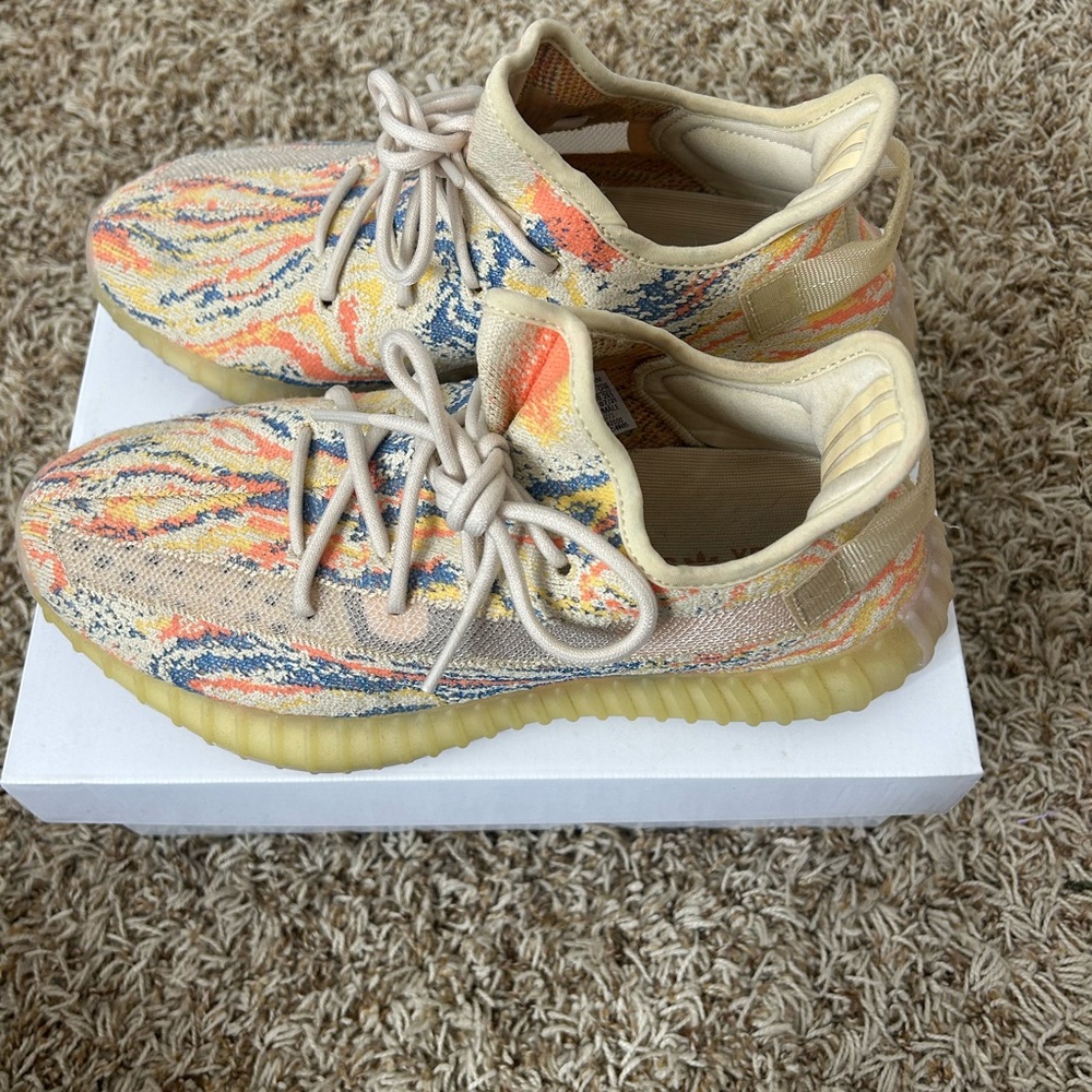 adidas Yeezy Boost 350 V2
MX Oat Size Women’s 9